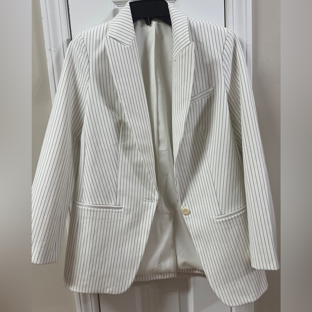EXPRESS Editor One Button Pinstripe
Boyfriend BlazerWhite Striped (mix21)